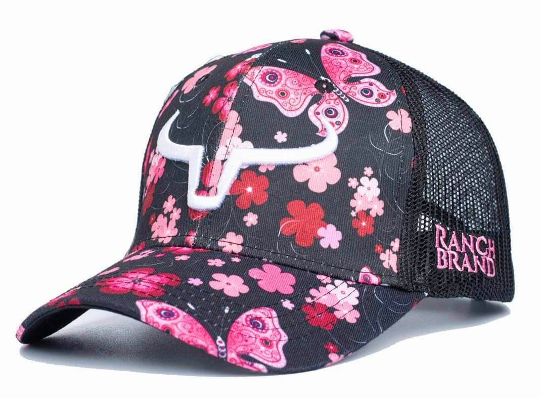 Casquette de camionneur western, de couleur noir, rose et blanc, et motif fleurs. Avec logo Ranch Brand blanc