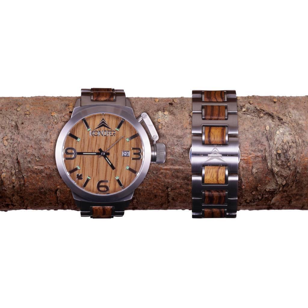 Montre en metal et en bois zebre a cadrzn rond. sur portant