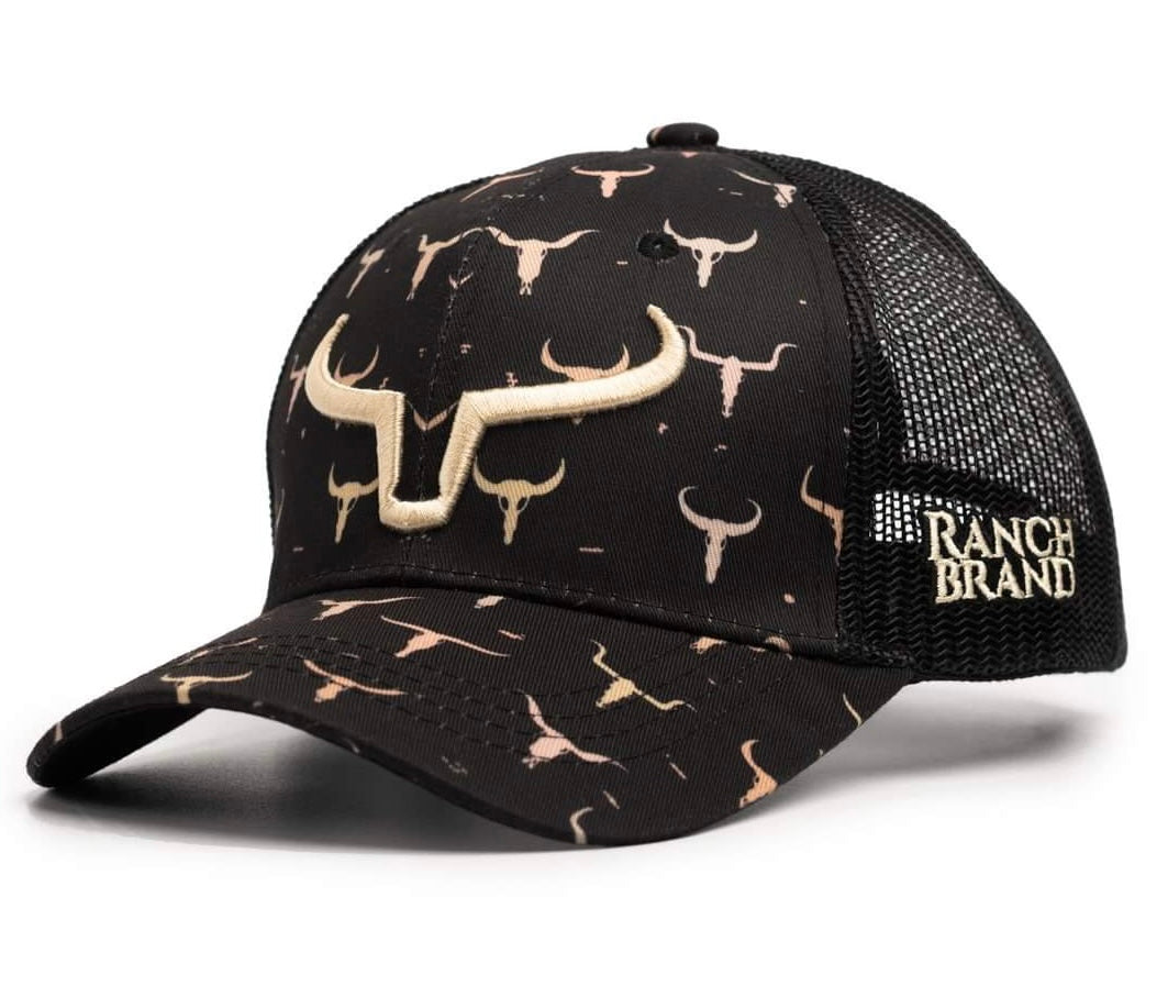 Casquette de camionneur western, de couleur noire et motif cranes de boeuf. Avec logo Ranch Brand beige